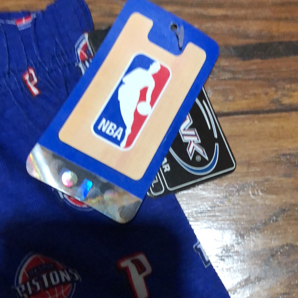 BRAND NEW  MENS PISTONS UNDERWEAR SIZE MEDIUM 10/12! NWT! SMOKE FREE HOME! - Picture 3 of 6
